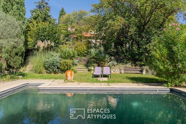 Élégante maison des années 50 avec dépendance et piscine
