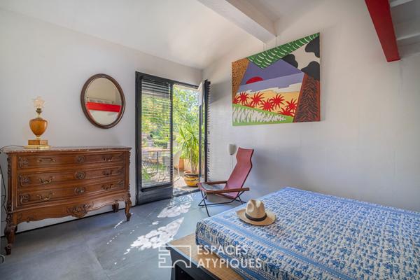 Élégante maison des années 50 avec dépendance et piscine