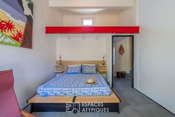 Élégante maison des années 50 avec dépendance et piscine