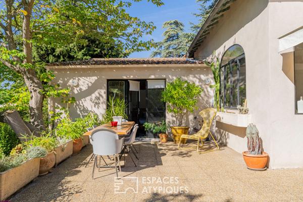 Élégante maison des années 50 avec dépendance et piscine