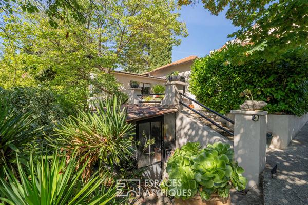 Élégante maison des années 50 avec dépendance et piscine