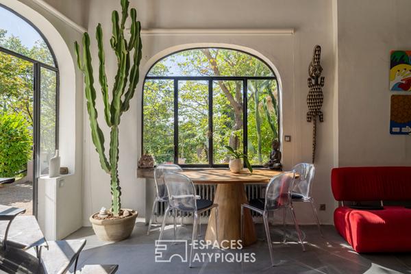 Élégante maison des années 50 avec dépendance et piscine