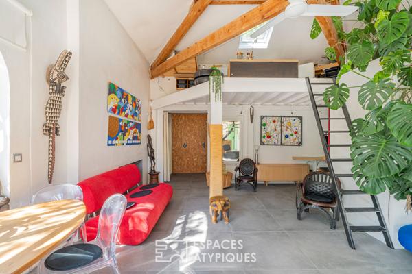 Élégante maison des années 50 avec dépendance et piscine