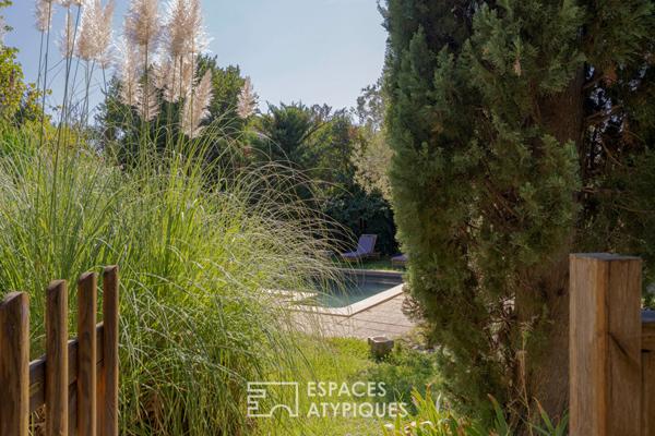 Élégante maison des années 50 avec dépendance et piscine