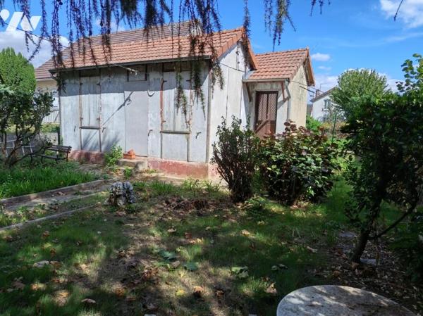 Maison individuelle non mitoyenne sur 398m² à rénover en totalité