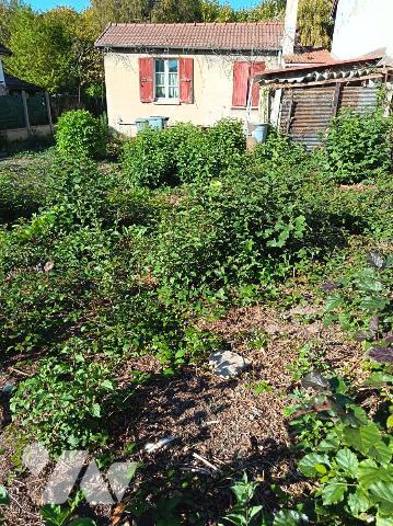 Maison individuelle non mitoyenne sur 398m² à rénover en totalité