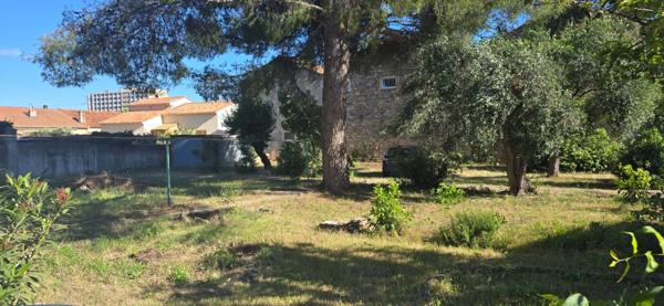Dpt Var (83), à vendre TOULON maison 5 pièces + terrain 1000m² + garage.