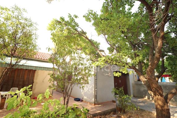 Dpt Var (83), à vendre TOULON maison 5 pièces + terrain 1000m² + garage.