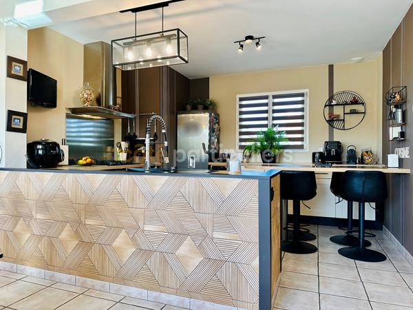 Vente
                Maison102 m² - 5 Pièces -
                    CARENTAN LES MARAIS (50500)