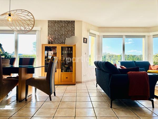 Vente
                Maison102 m² - 5 Pièces -
                    CARENTAN LES MARAIS (50500)