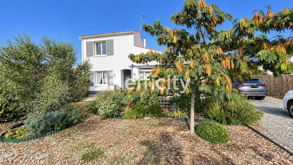 Maison
         4 pièces
        - 122 m² 387 000 €*
