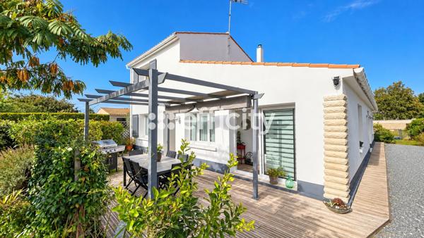 Maison
         4 pièces
        - 122 m² 387 000 €*