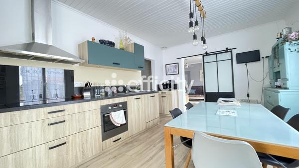 Maison
         4 pièces
        - 122 m² 387 000 €*