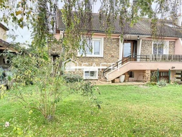 Maison T4 - 70 m2 - 3 chambres - terrain 567 m2 - combles aménageables avec entrée indépendante par l'extérieure idéal profession liberale