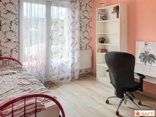 Maison T4 - 70 m2 - 3 chambres - terrain 567 m2 - combles aménageables avec entrée indépendante par l'extérieure idéal profession liberale