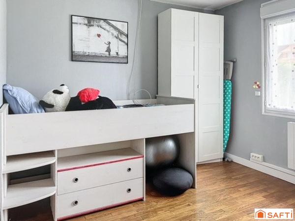 Maison T4 - 70 m2 - 3 chambres - terrain 567 m2 - combles aménageables avec entrée indépendante par l'extérieure idéal profession liberale