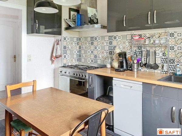 Maison T4 - 70 m2 - 3 chambres - terrain 567 m2 - combles aménageables avec entrée indépendante par l'extérieure idéal profession liberale