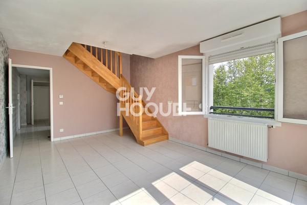 À vendre – Duplex avec terrasse, parking et cave à Neuves-Maisons