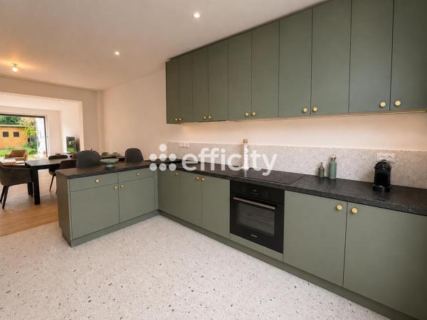 Maison
         5 pièces
        - 115 m² 530 000 € *
