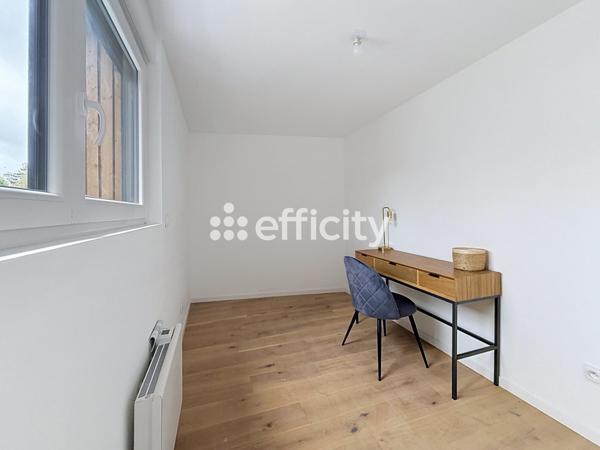 Maison
         5 pièces
        - 115 m² 530 000 € *