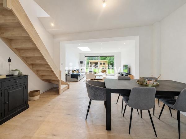 Maison
         5 pièces
        - 115 m² 530 000 € *