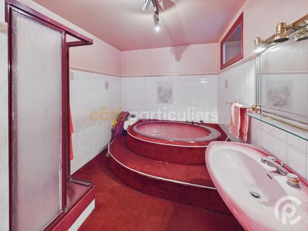 Vente
                Immeuble320 m² - 12 Pièces -
                    CLAMART (92140)