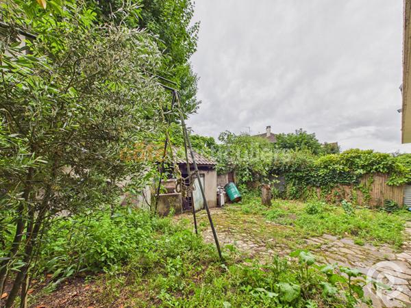 Vente
                Immeuble320 m² - 12 Pièces -
                    CLAMART (92140)