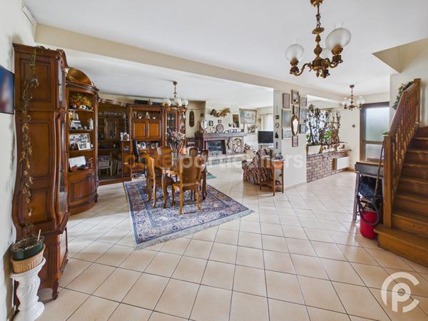 Vente
                Immeuble320 m² - 12 Pièces -
                    CLAMART (92140)