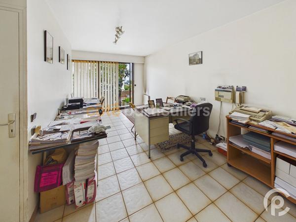 Vente
                Immeuble320 m² - 12 Pièces -
                    CLAMART (92140)