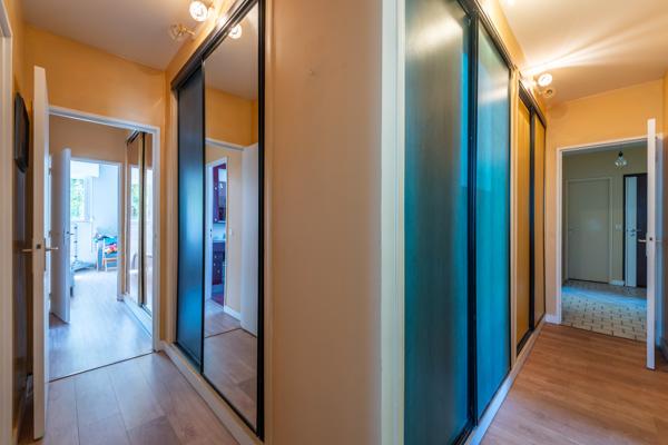 Appartement
         5 pièces
        - 131 m² Exclusivité 855 000 € *
