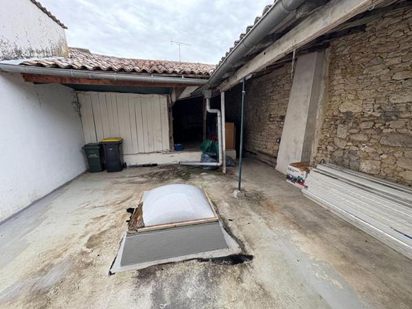 SECTEUR SAUVETERRE : IMMEUBLE MIXTE, MURS LOUES ET LOGEMENT