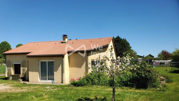 Villa de type 5 avec terrasse, pergola et jardin.