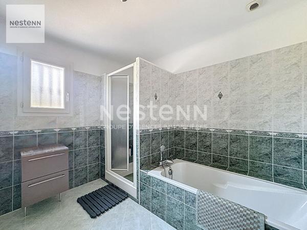 Maison de type 5 d'environ 180m² sur un terrain de 1000m² avec piscine