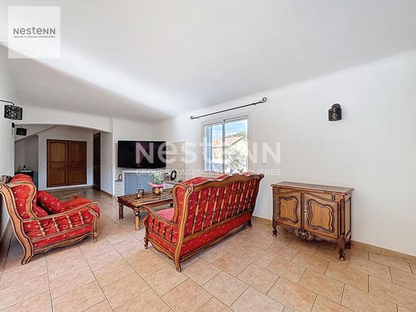 Maison de type 5 d'environ 180m² sur un terrain de 1000m² avec piscine