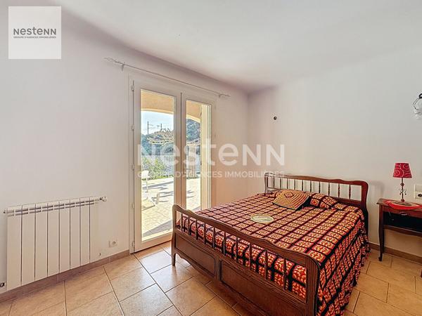 Maison de type 5 d'environ 180m² sur un terrain de 1000m² avec piscine