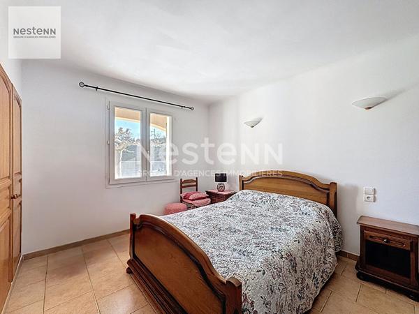 Maison de type 5 d'environ 180m² sur un terrain de 1000m² avec piscine