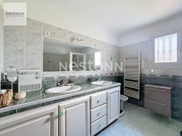 Maison de type 5 d'environ 180m² sur un terrain de 1000m² avec piscine