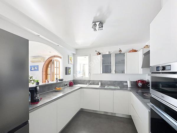 La Seyne Sur Mer Appartement de 4 pièces de 83.61 m² au dernier étage avec vue mer