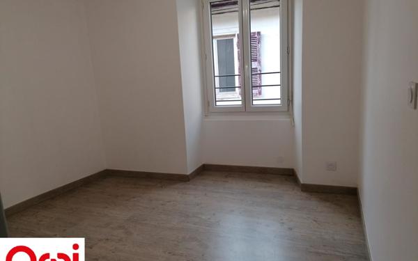 Appartement à louer    3 pièces • 85 m2 Le Grand-Lemps