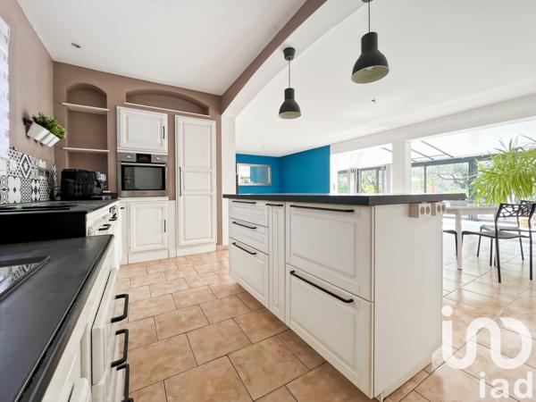 Maison à vendre 9 pièces 211 m² Saint-Martin-de-Crau