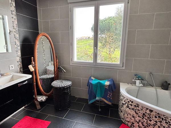 Maison avec beaux volumes à Fontenay le comte