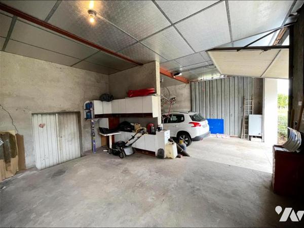 MAISON AVEC BATIMENT INDEPENDANT, GARAGES STOCKAGES SUR PARCELLES DE 1121 M2