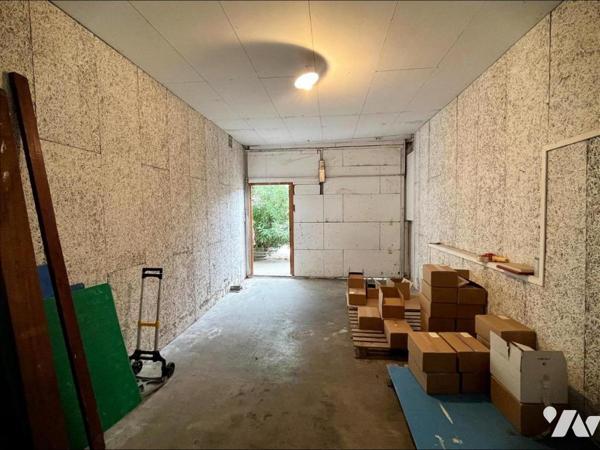 MAISON AVEC BATIMENT INDEPENDANT, GARAGES STOCKAGES SUR PARCELLES DE 1121 M2