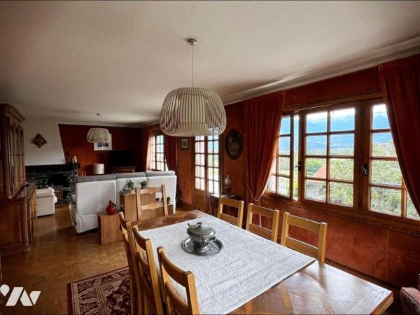 MAISON AVEC BATIMENT INDEPENDANT, GARAGES STOCKAGES SUR PARCELLES DE 1121 M2