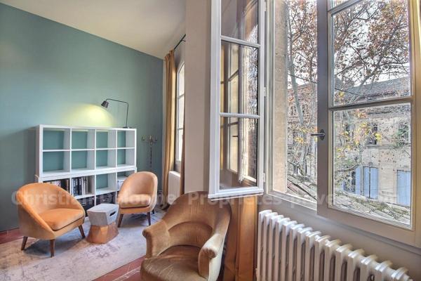 UZES : Appartement restauré dans le coeur historique d'Uzès dans l'hôtel Verdier-Allut du 17eme 2 chambres, balcon, 77.50 m2