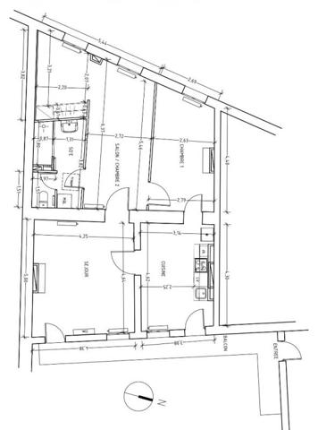 UZES : Appartement restauré dans le coeur historique d'Uzès dans l'hôtel Verdier-Allut du 17eme 2 chambres, balcon, 77.50 m2