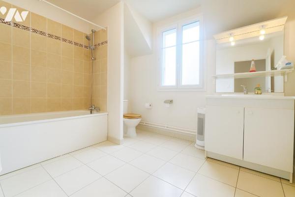 LA RICHE RUE CAMILLE CLAUDEL
PROCHE COMMODITES ET DE LA FUTURE LIGNE DE TRAMWAY