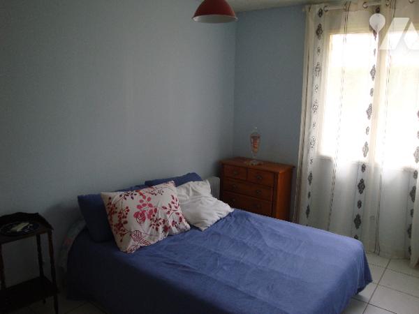 NOE : villa T5, 88 m2, 1985, 3 chambres, grand garage attenant sur un terrain de 1540 m2.