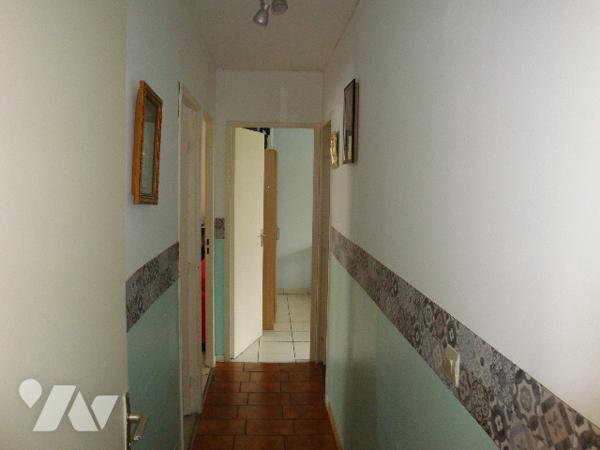 NOE : villa T5, 88 m2, 1985, 3 chambres, grand garage attenant sur un terrain de 1540 m2.
