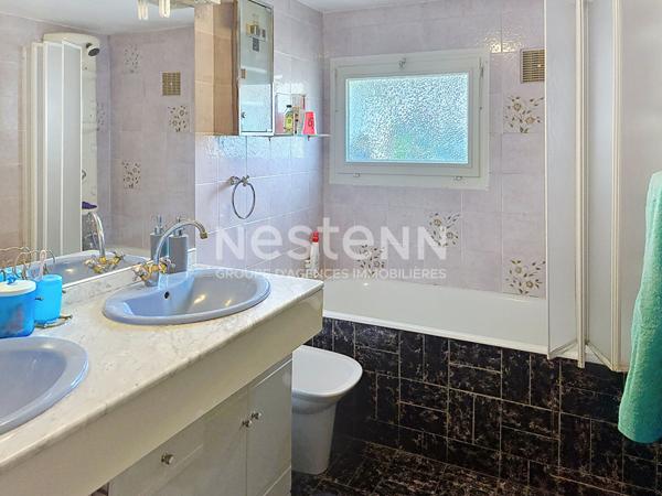 Potentiel unique : plain-pied, combles aménageables et dépendances